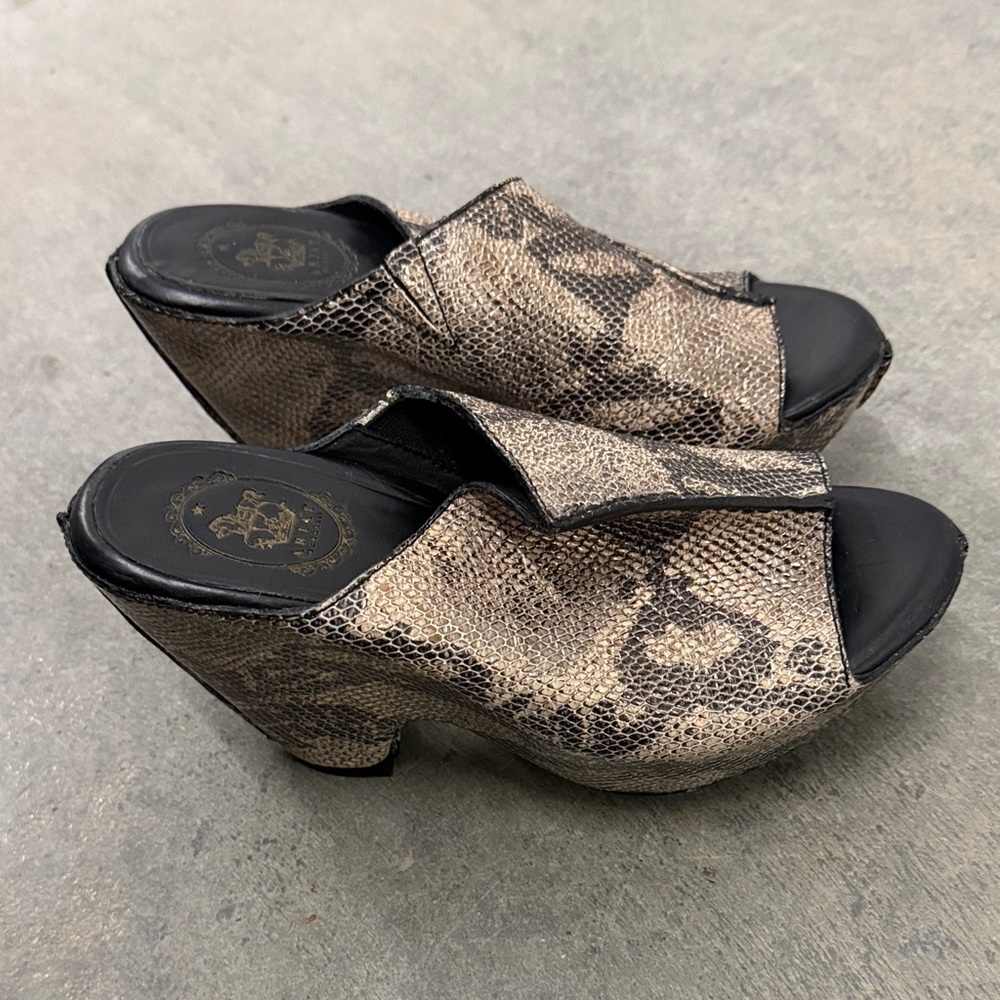 Ariat Women's Black and Brown Snakeskin Mules - Picture 2 of 5
